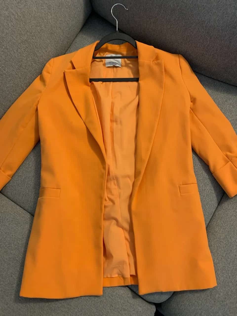 Ormar.app | sajt za prodaju garderobe | Bershka sako