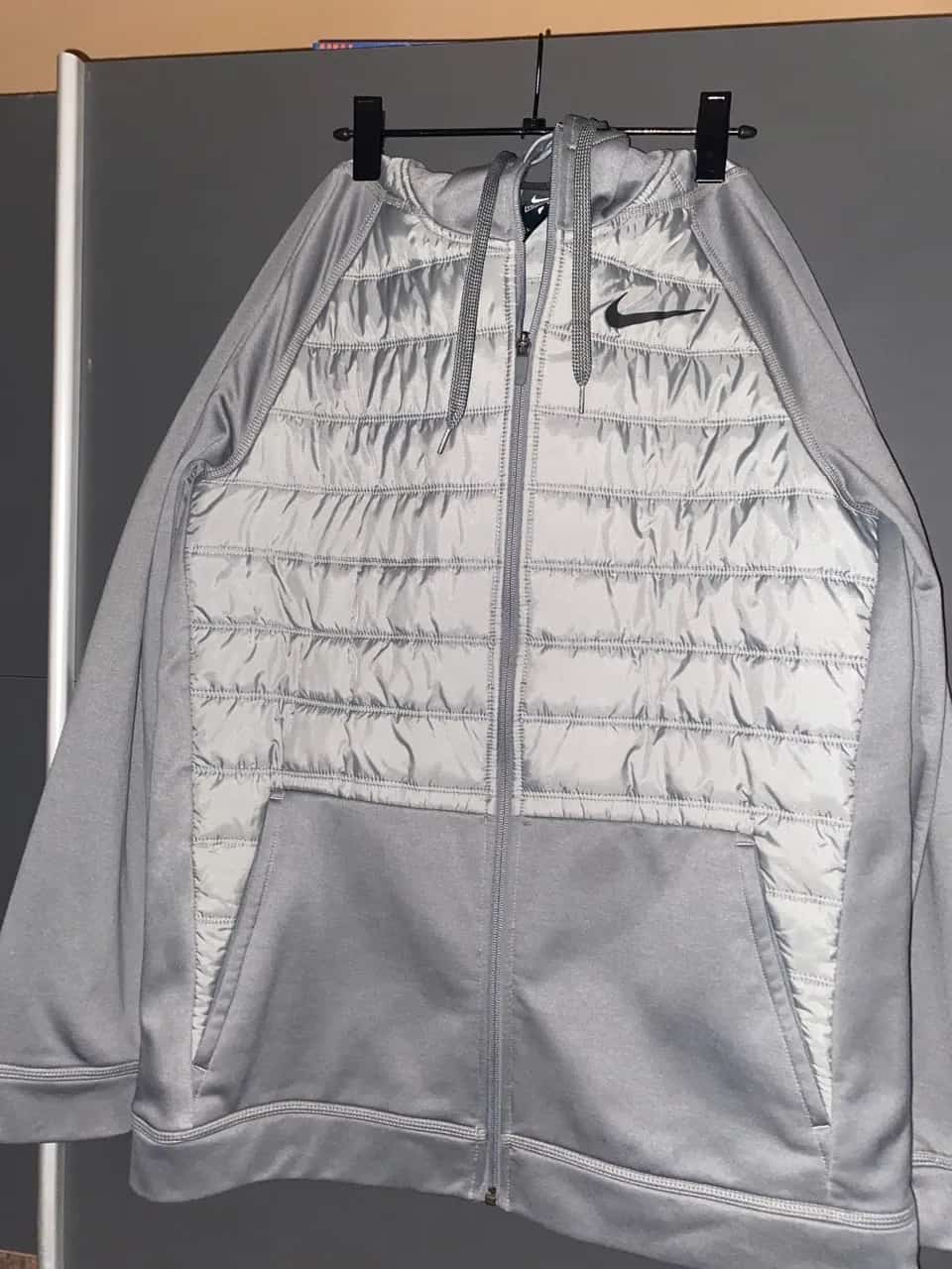 Ormar.app | sajt za prodaju garderobe | Nike Duks