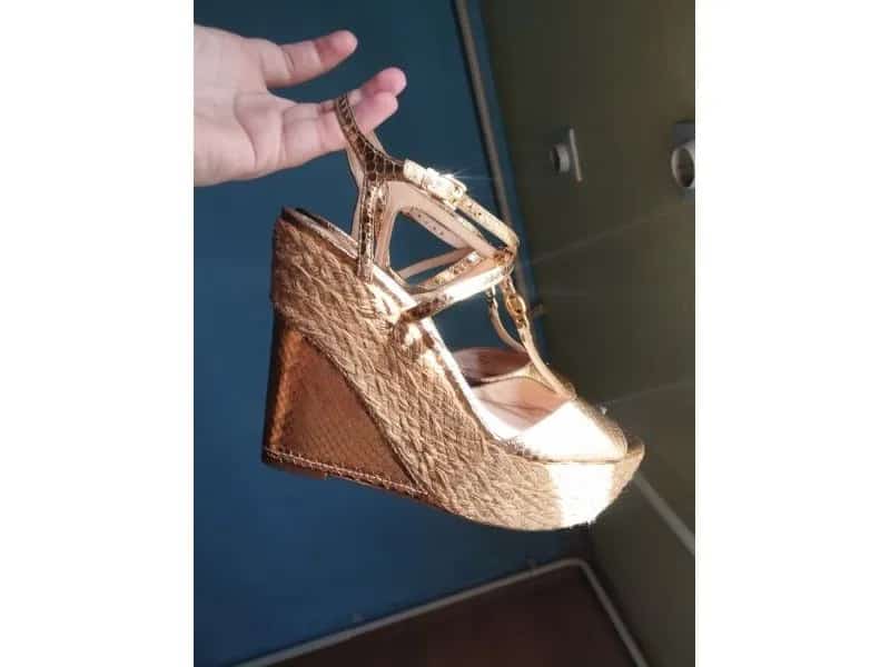 Ormar.app | sajt za prodaju garderobe | Michael Kors zlatne sandale na platformu / wedgice - Br39