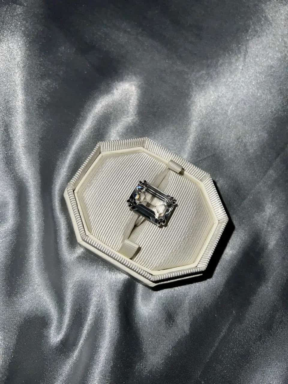 Ormar.app | sajt za prodaju garderobe | Swarovski prsten