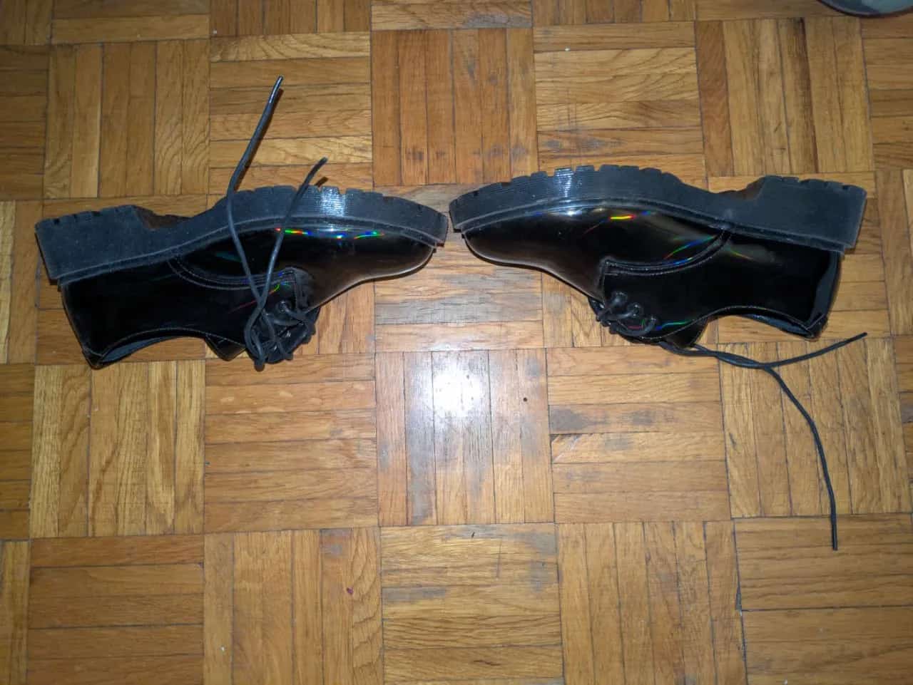 Ormar.app | sajt za prodaju garderobe | Cropp holografske oxfordice vel 37