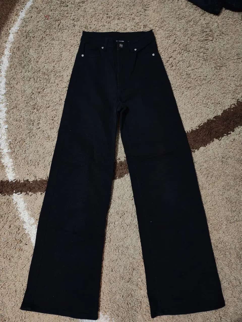 Ormar.app | sajt za prodaju garderobe | Crne duboke wide-leg farmerke