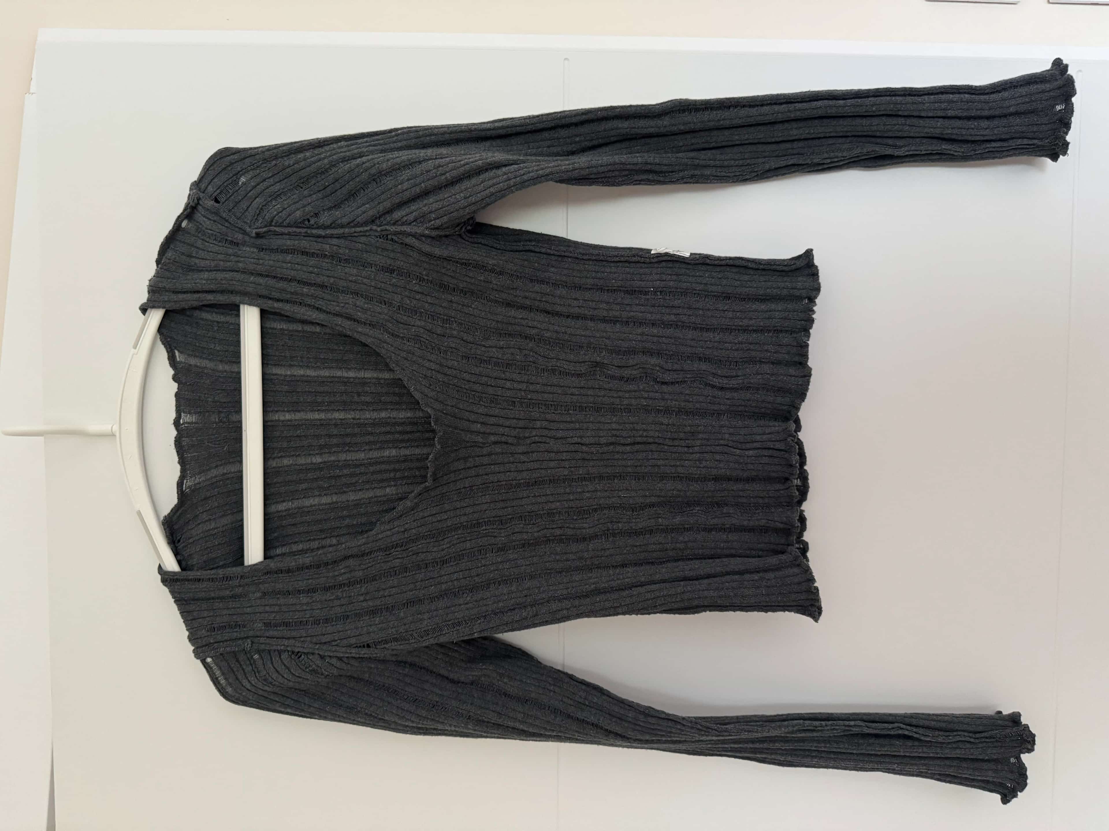Ormar.app | sajt za prodaju garderobe | Tamno zeleno/sivi top iz Reserved