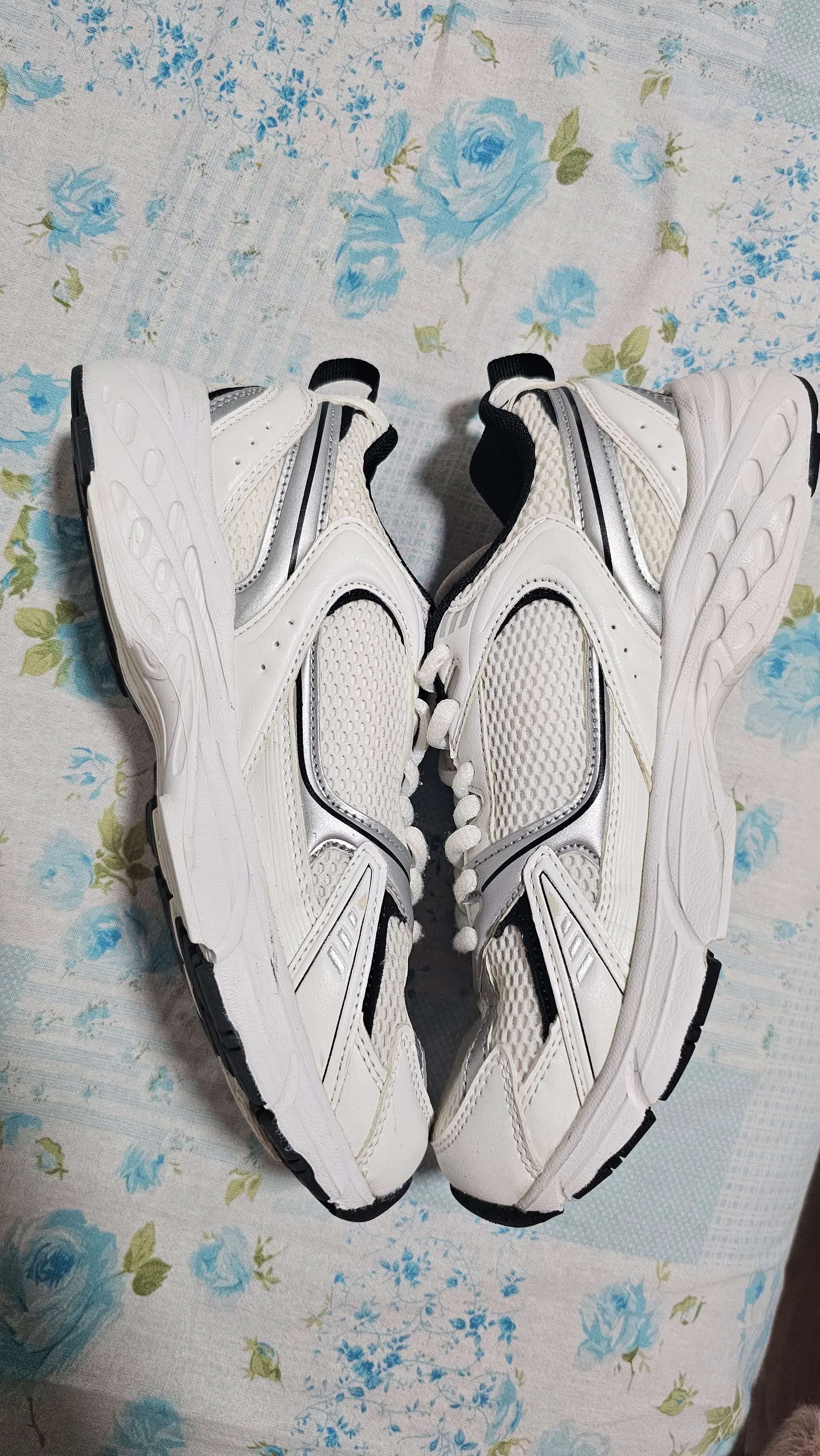Ormar.app | sajt za prodaju garderobe | Original Sergio Tacchini tenisice (Broj 37 / 24.7cm)