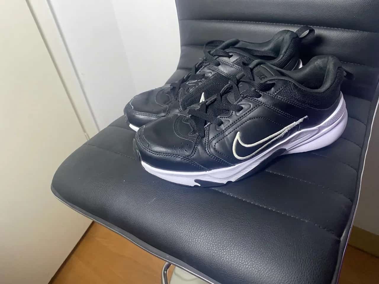 Ormar.app | sajt za prodaju garderobe | crne nike patike