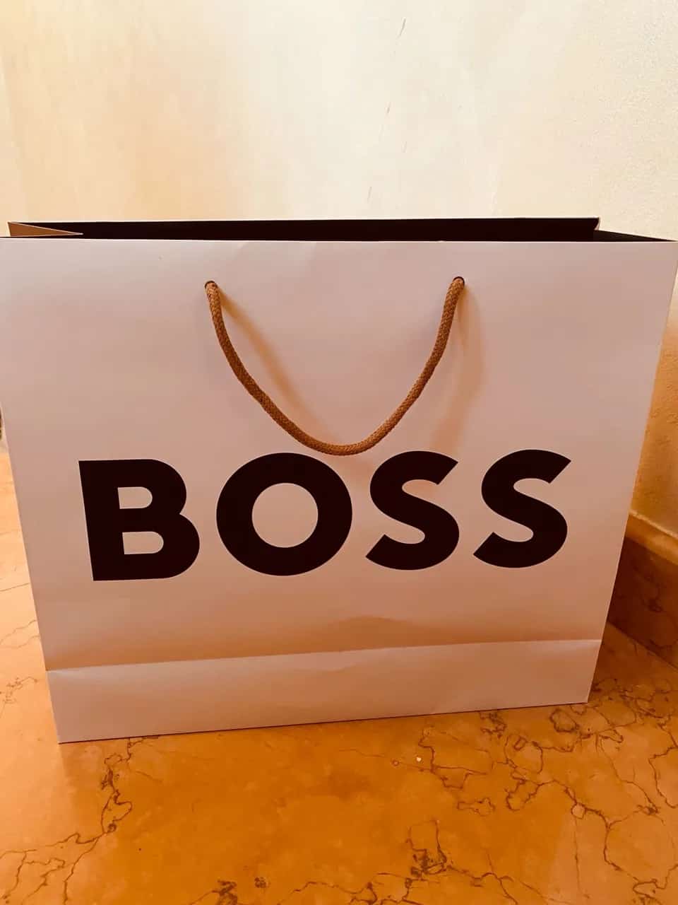 Ormar.app | sajt za prodaju garderobe | NOVO BOSS kesa  