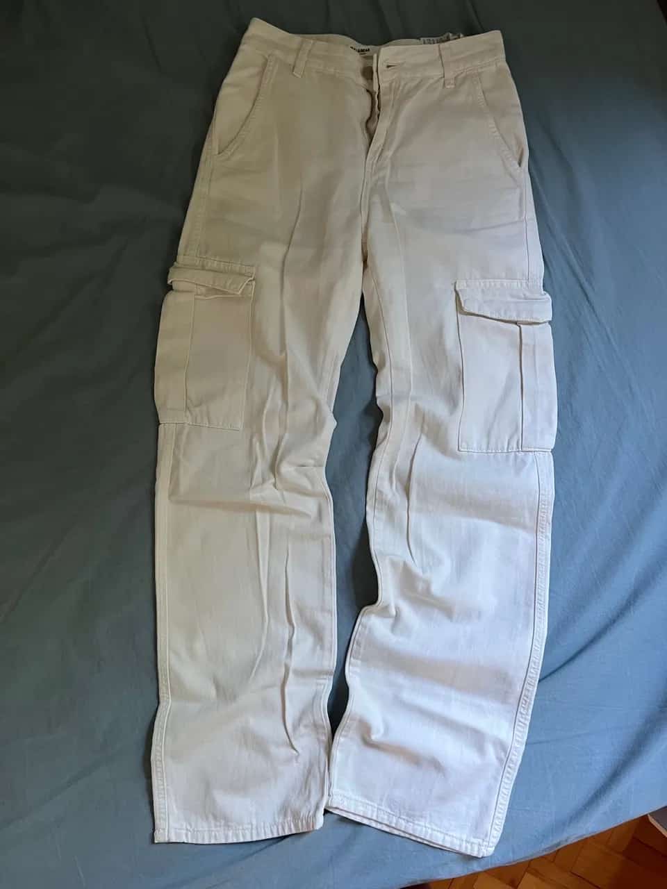 Ormar.app | sajt za prodaju garderobe | Bele cargo pantalone