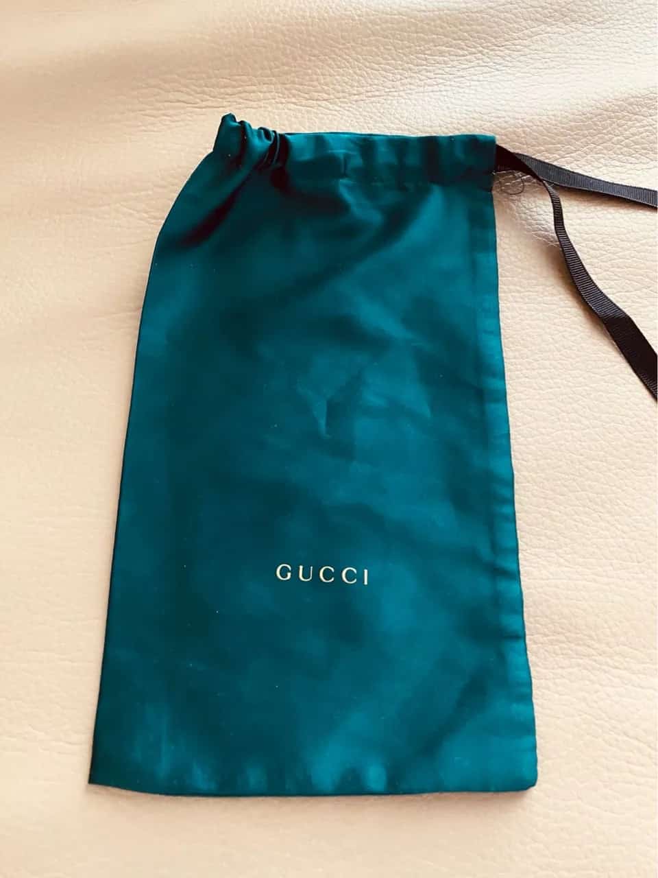 Ormar.app | sajt za prodaju garderobe | Nov original Gucci mini ceger za naočare✨  