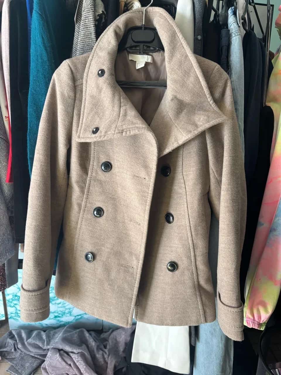 Ormar.app | sajt za prodaju garderobe | KREM HM kaputic🧡