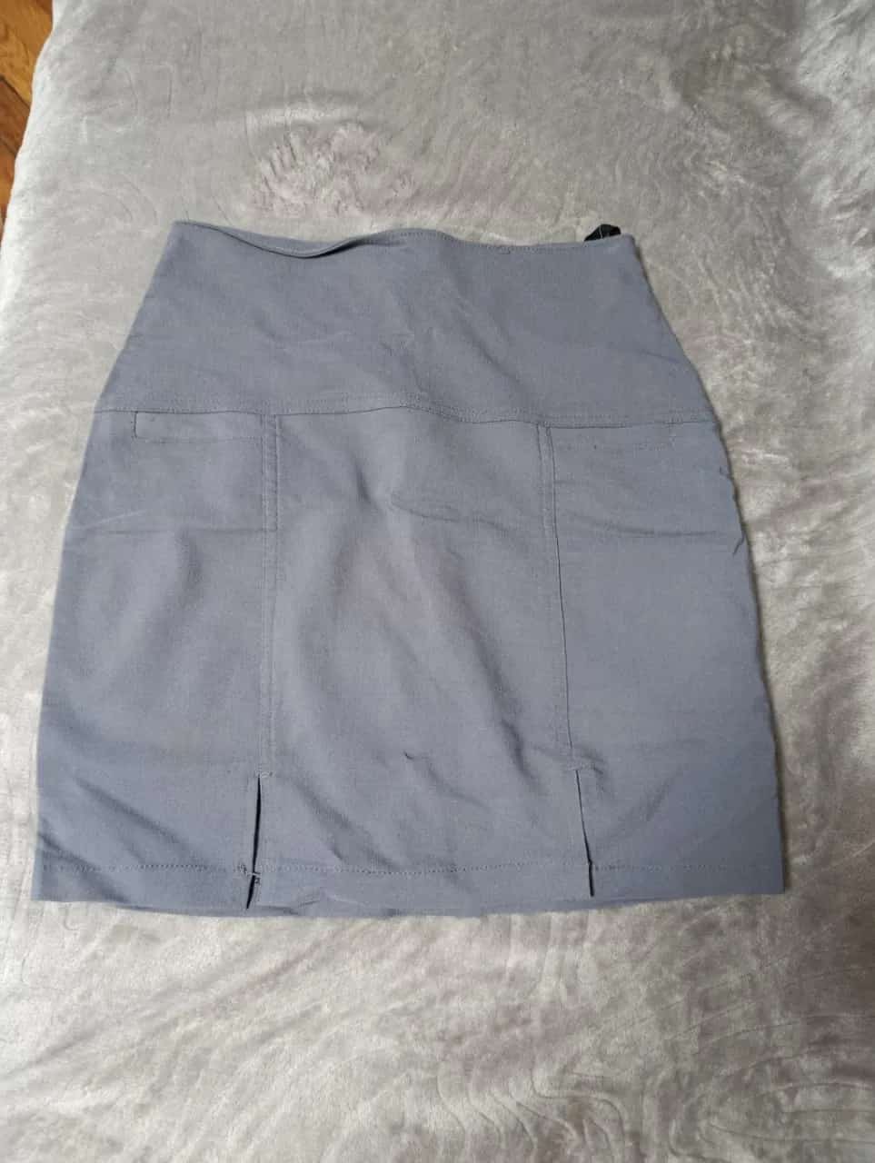 Ormar.app | sajt za prodaju garderobe | Siva kratka suknja