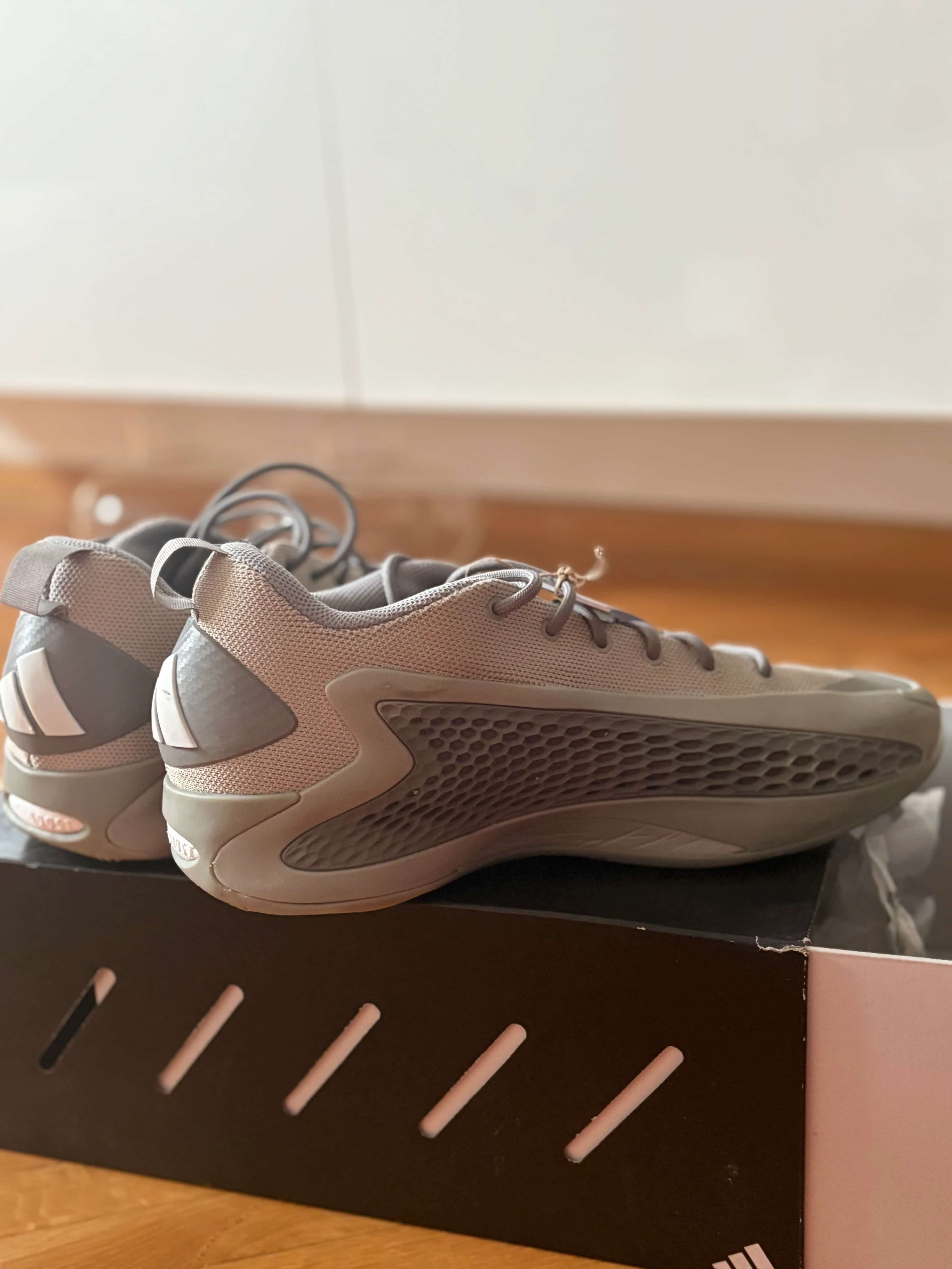 Ormar.app | sajt za prodaju garderobe | Adidas Anthony Edwards 1 patike (veličina 46)