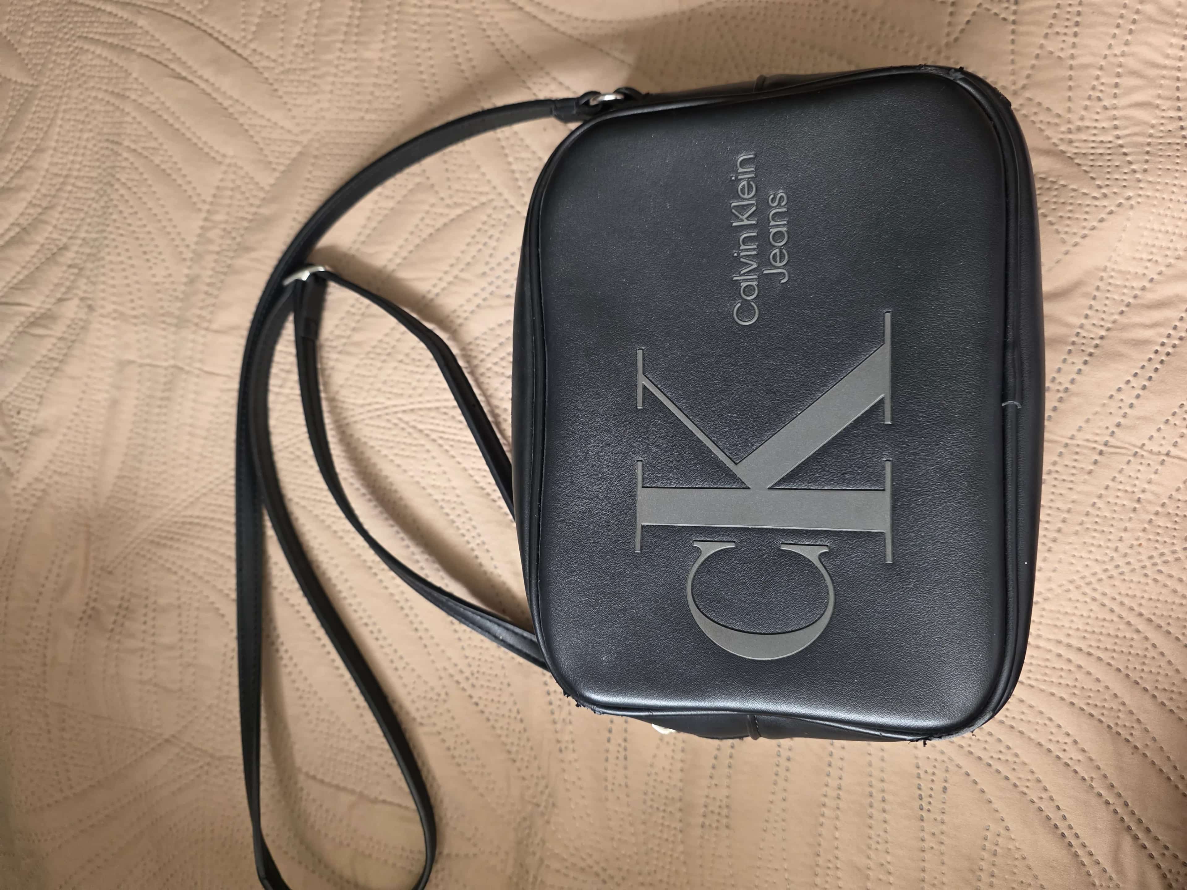 Ormar.app | sajt za prodaju garderobe | CALVIN KLEIN crna torbica