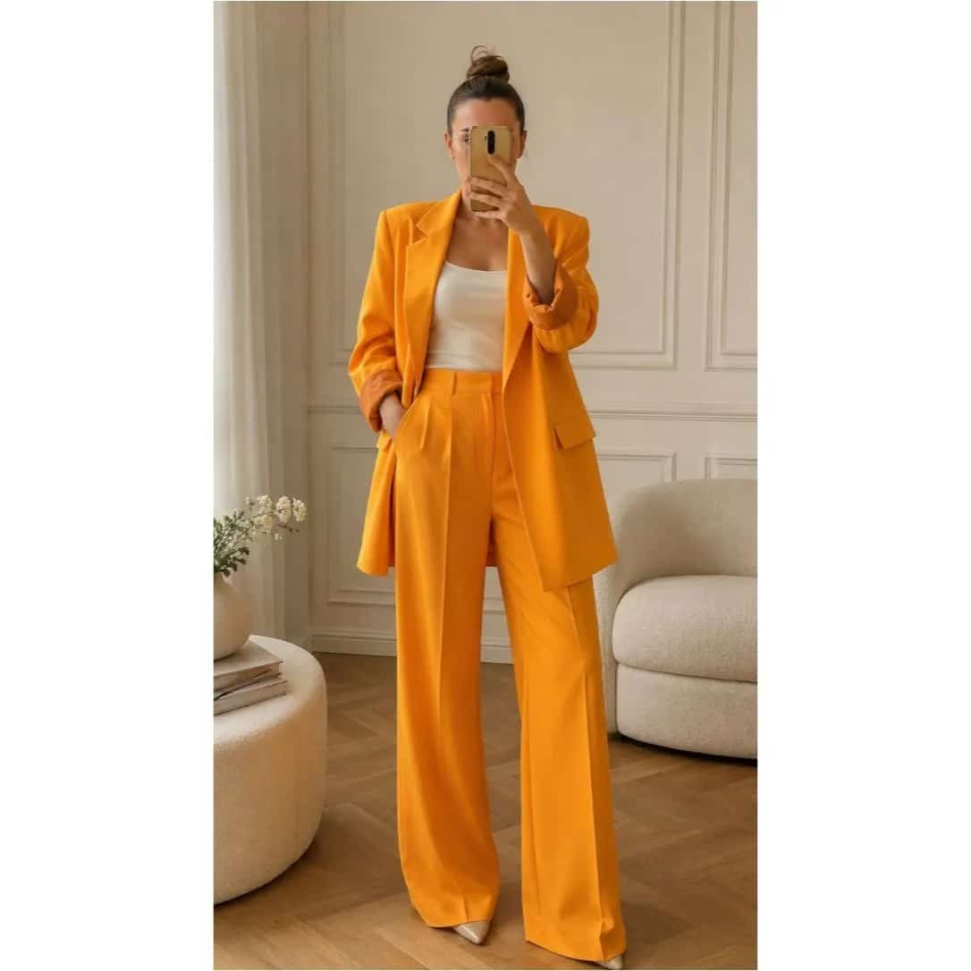 Ormar.app | sajt za prodaju garderobe | Narandžasti komplet sako i pantalone S/M NOVO
