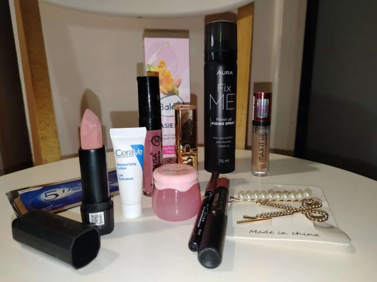 Ormar.app | sajt za prodaju garderobe | Paket kozmetike Aura Loreal Balea Catrice 