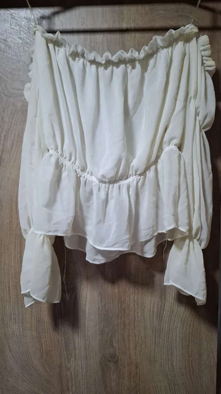 Ormar.app | sajt za prodaju garderobe | Bela lepršava letnja bluza