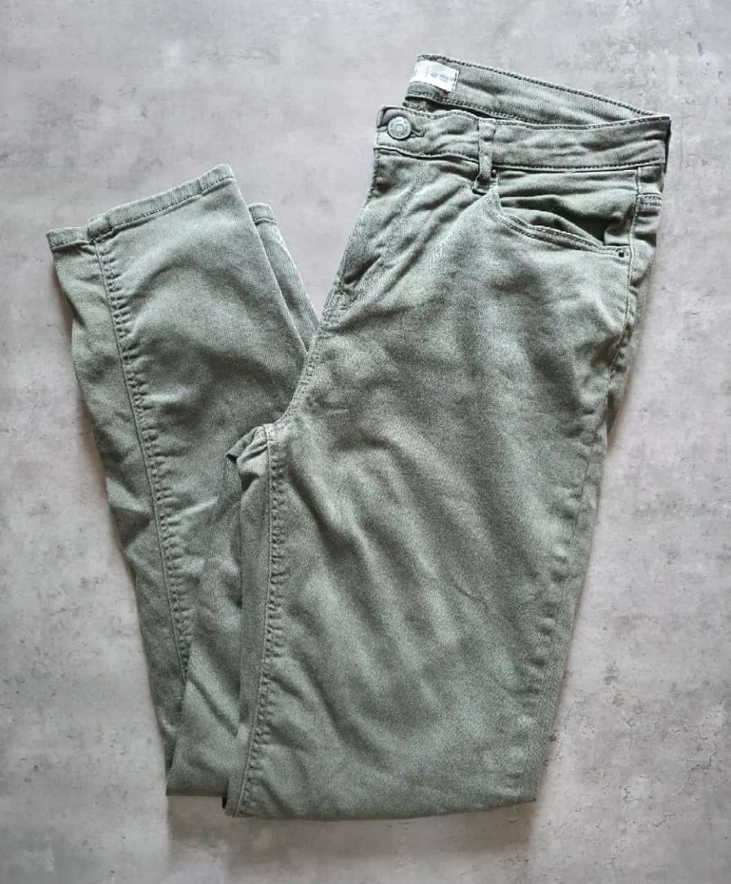 Ormar.app | sajt za prodaju garderobe | Maslinaste pantalone slim fit model