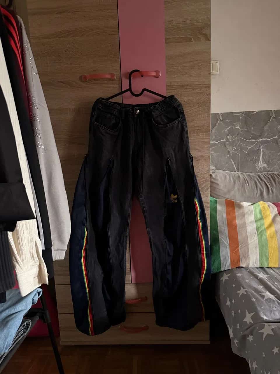 Ormar.app | sajt za prodaju garderobe | Handmade farmerke