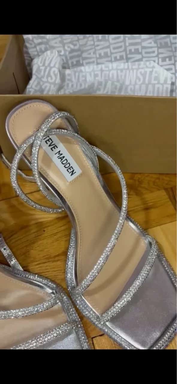 Ormar.app | sajt za prodaju garderobe | Steve Madden sandale