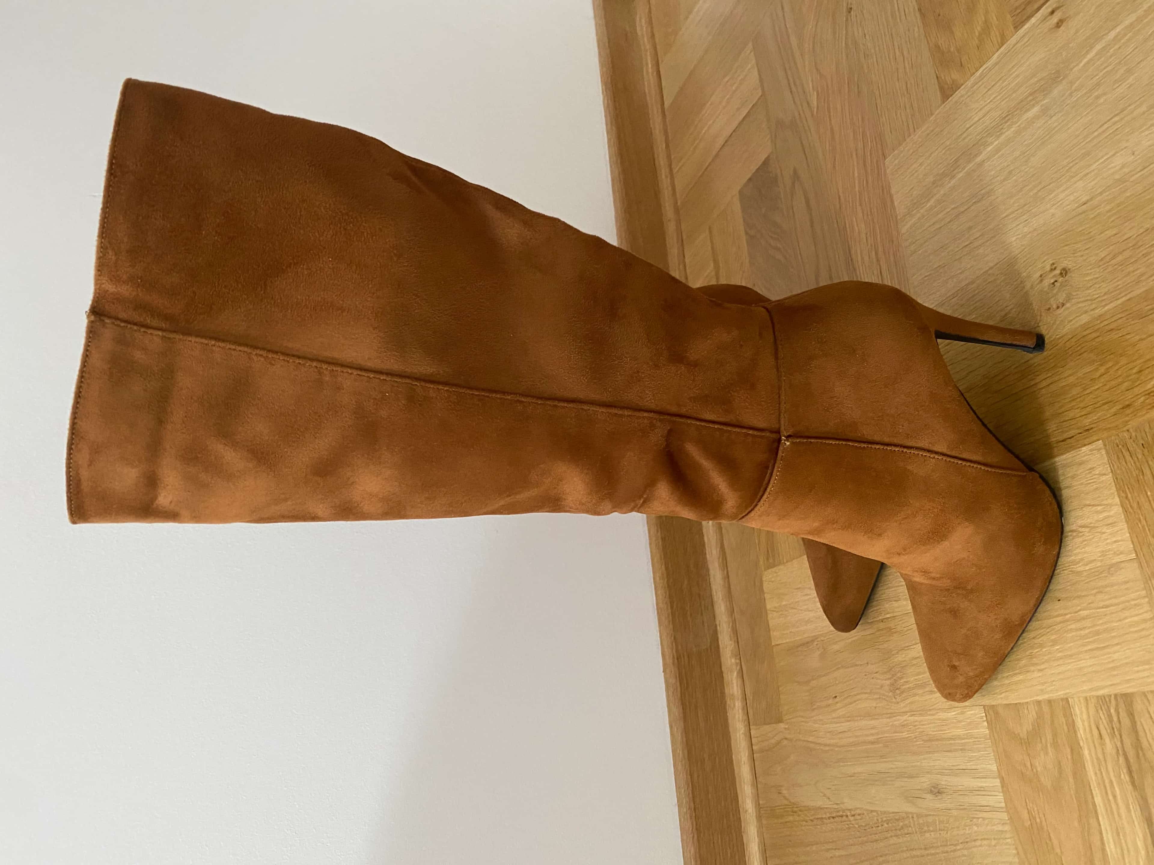 Ormar.app | sajt za prodaju garderobe | Elegantne čizmice na štiklu