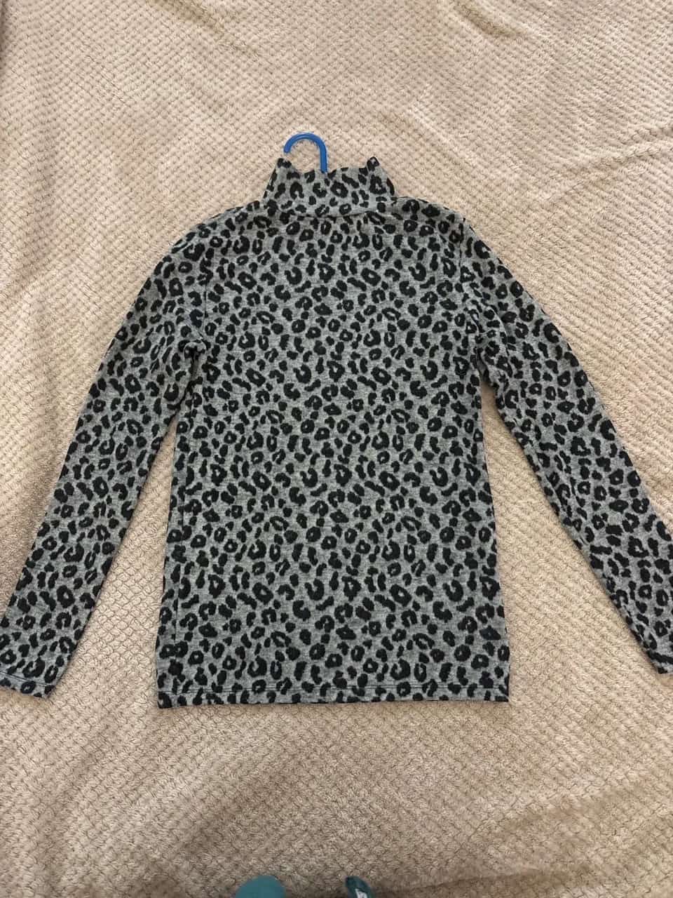 Ormar.app | sajt za prodaju garderobe | Rolka sa leopard printom