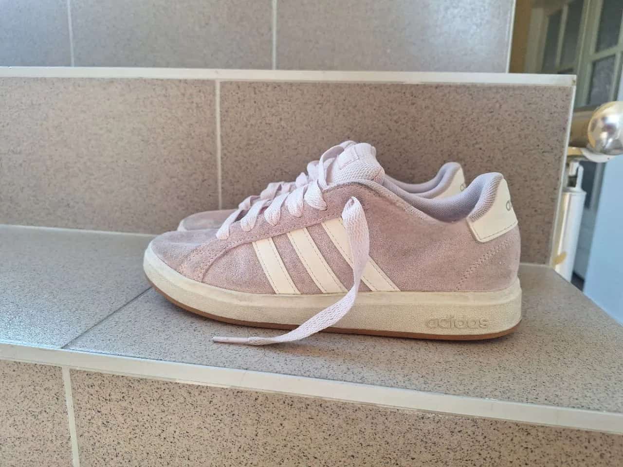 Ormar.app | sajt za prodaju garderobe | Adidas patike roze boje