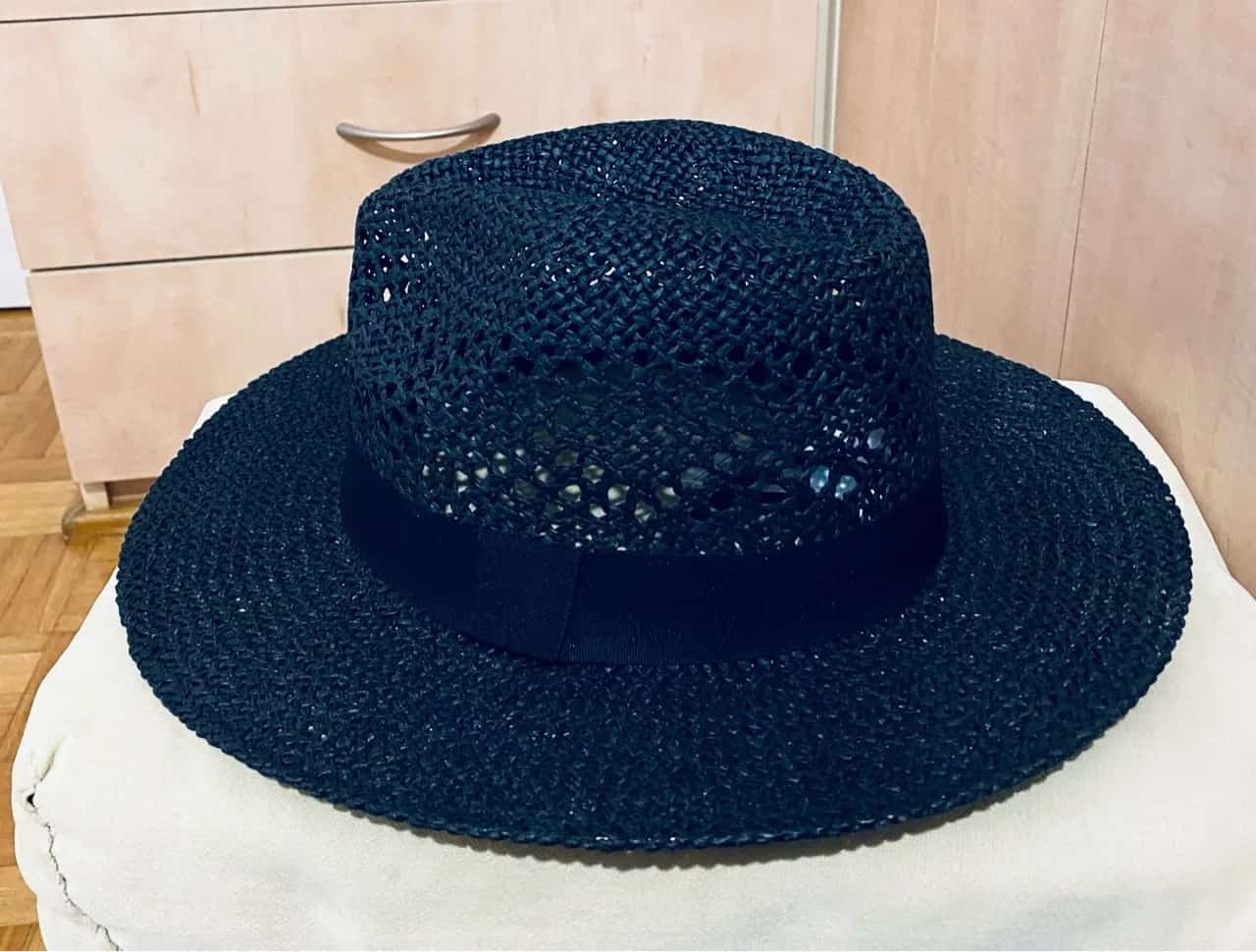 Ormar.app | sajt za prodaju garderobe | NOVO✨ Crni prelep šešir👒