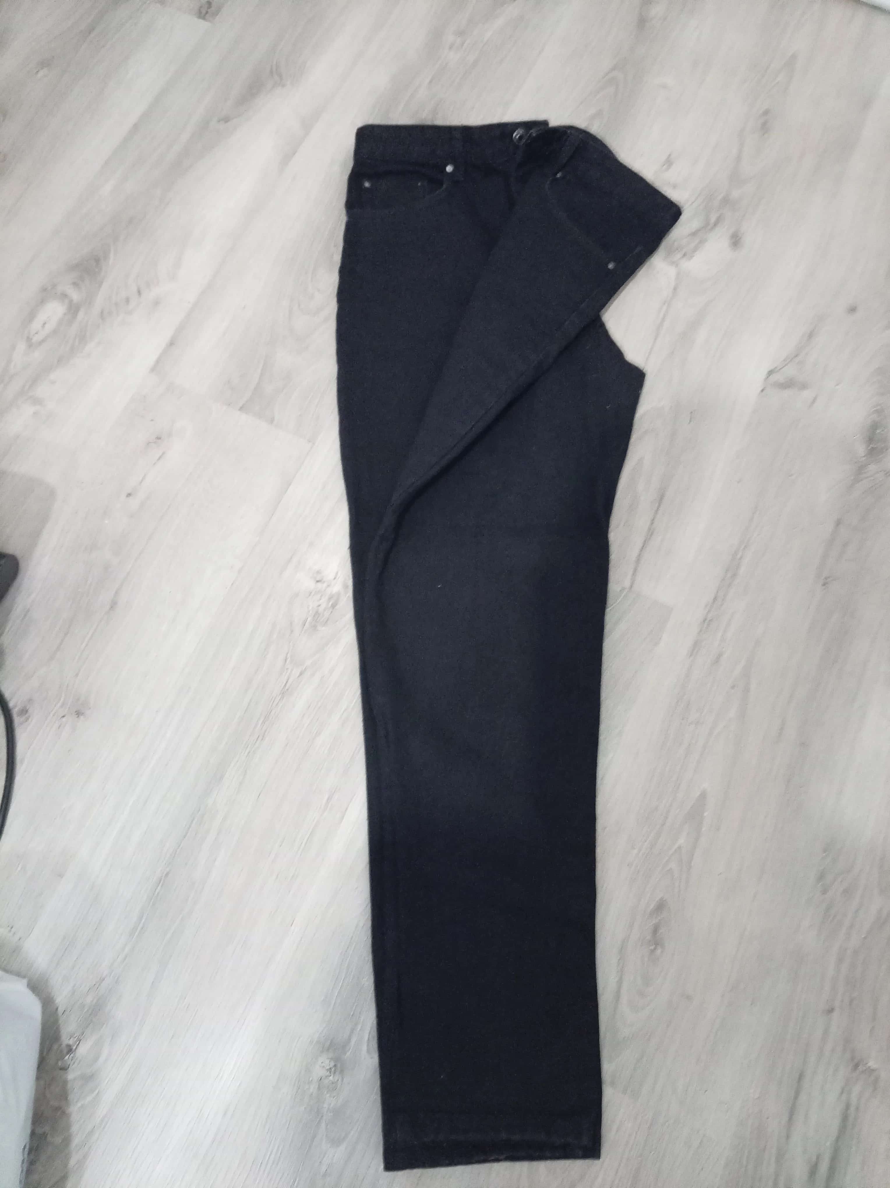 Ormar.app | sajt za prodaju garderobe | farmerke