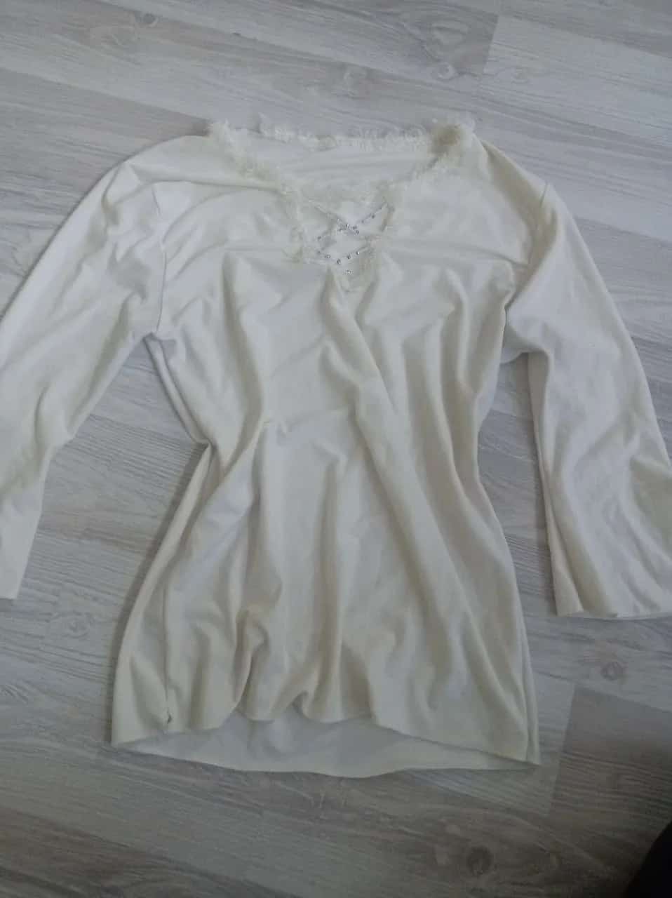 Ormar.app | sajt za prodaju garderobe | Elegantna bluzica 👚🛍️✨ 