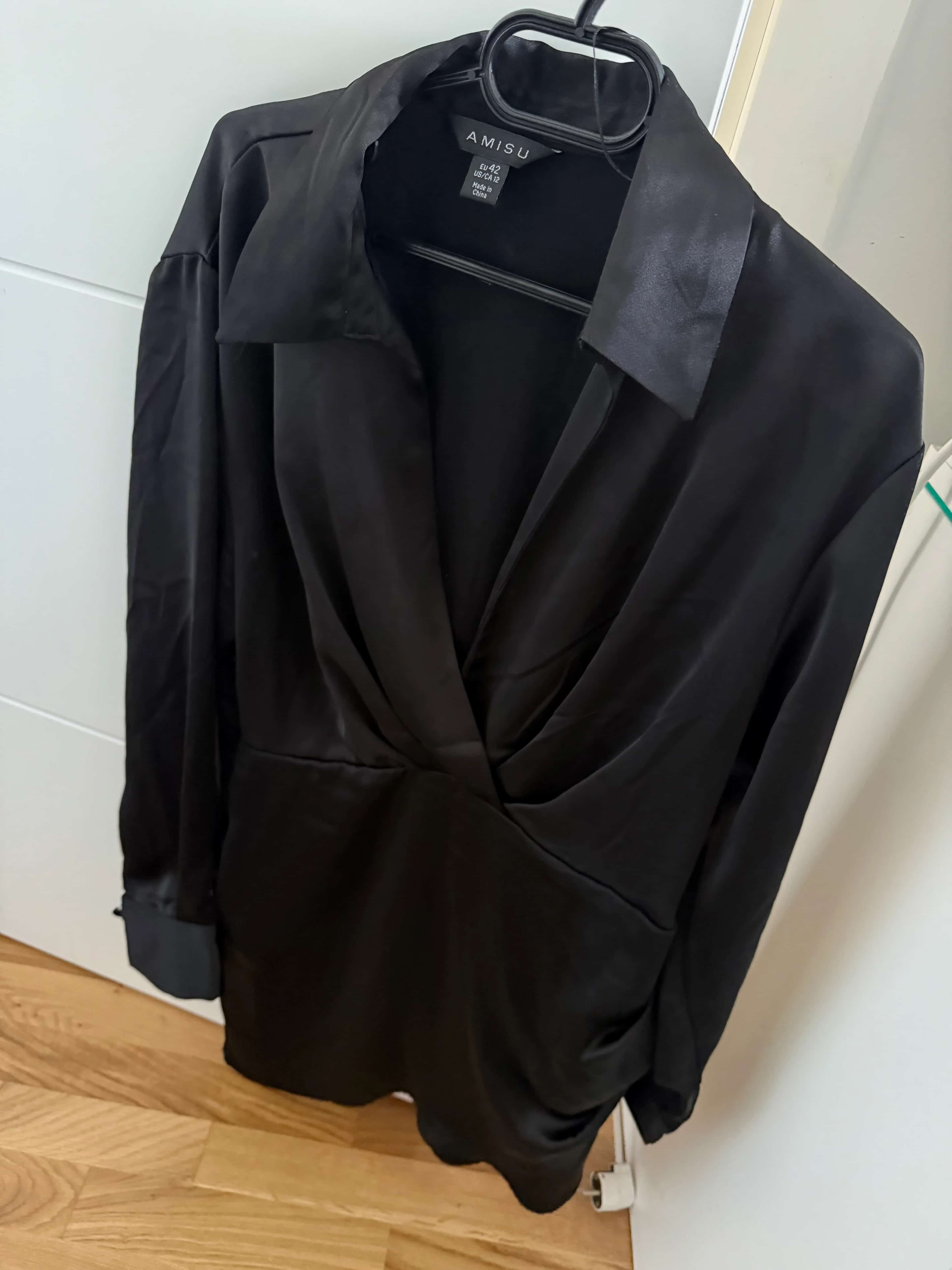 Ormar.app | sajt za prodaju garderobe | Crna satenska haljinica 🖤