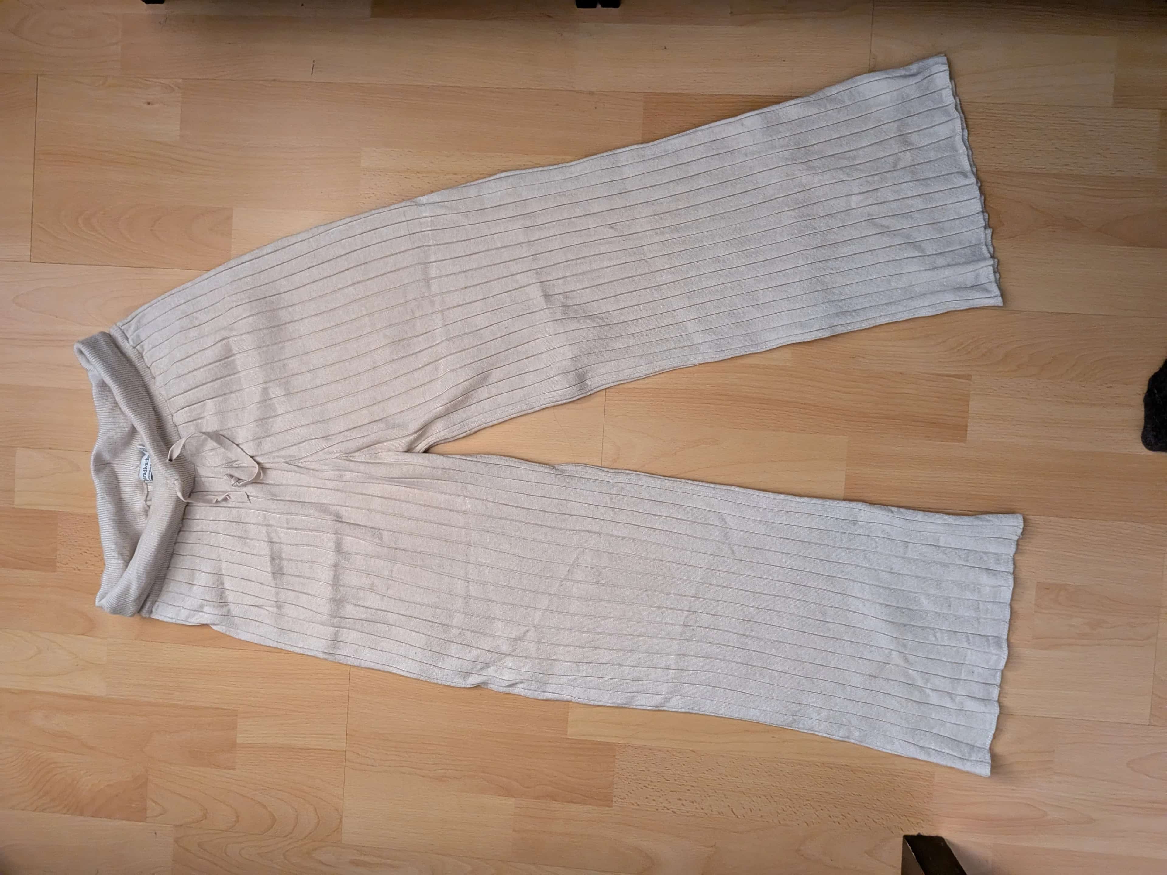 Ormar.app | sajt za prodaju garderobe | Stradivarius lagane letnje pantalone