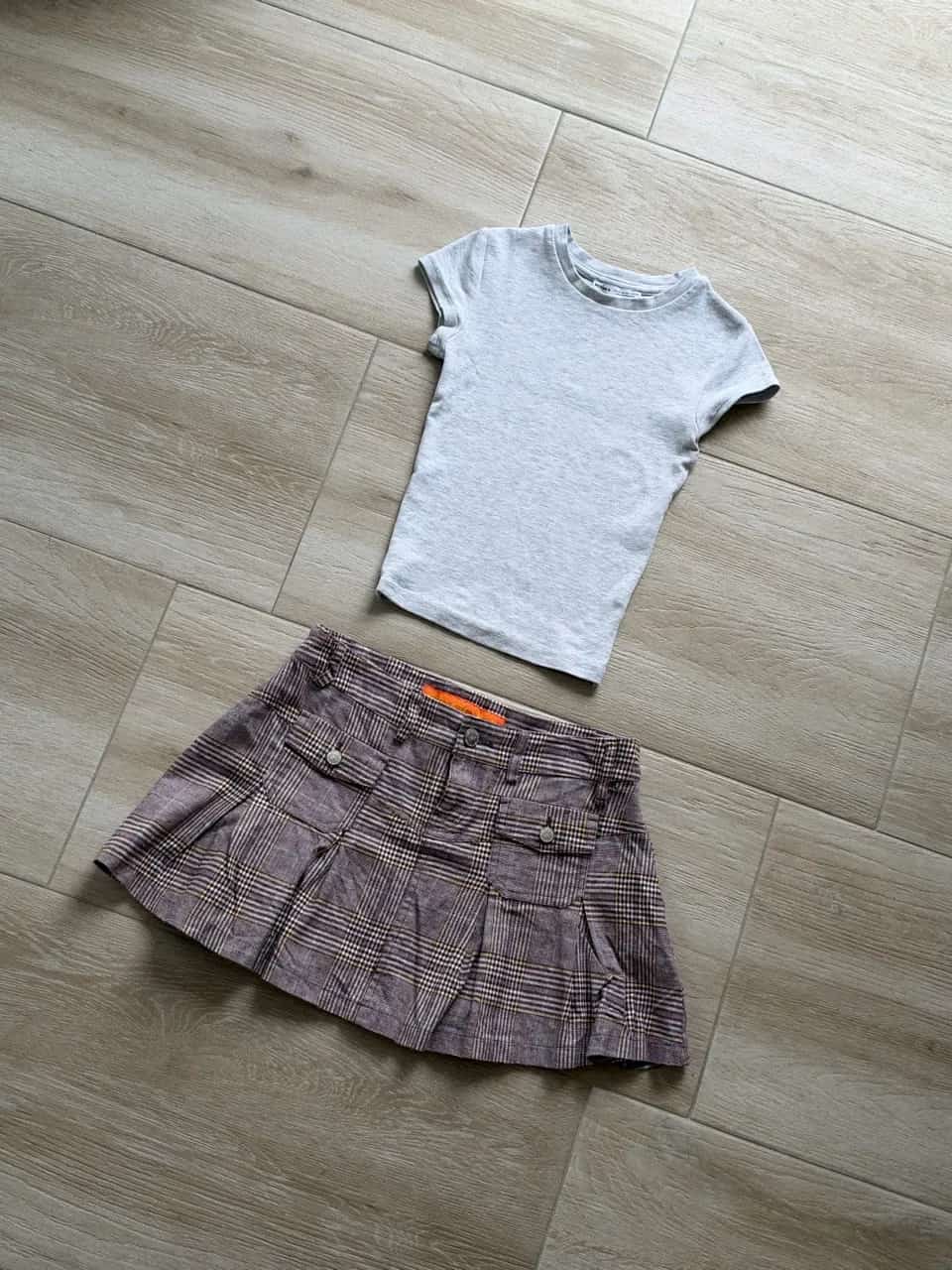 Ormar.app | sajt za prodaju garderobe | LOT - mini suknja i majica XS