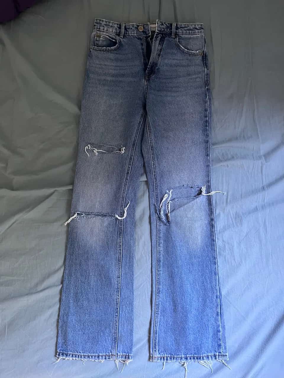 Ormar.app | sajt za prodaju garderobe | Stradivarius iscepane high waist farmerke