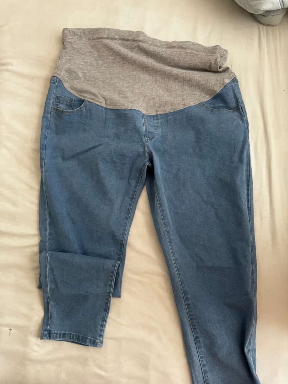 Ormar.app | sajt za prodaju garderobe | Farmerke