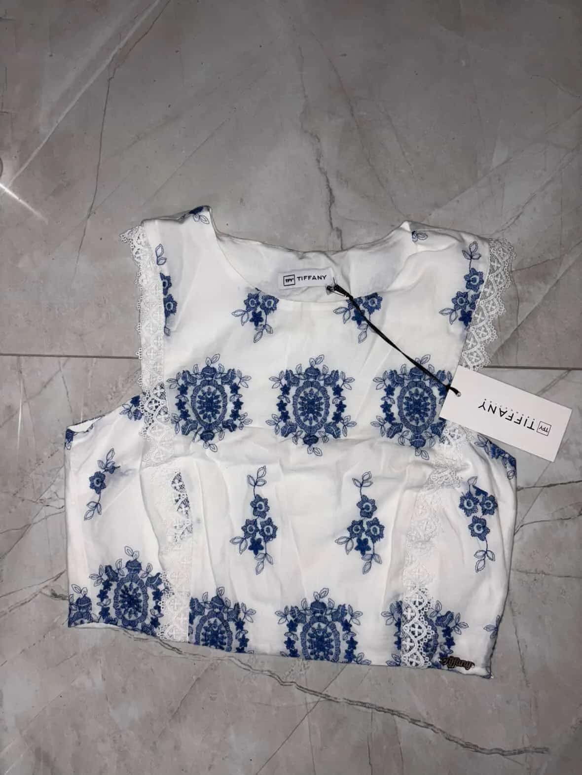 Ormar.app | sajt za prodaju garderobe | Tiffany crop top majica original XS, sa etiketom 