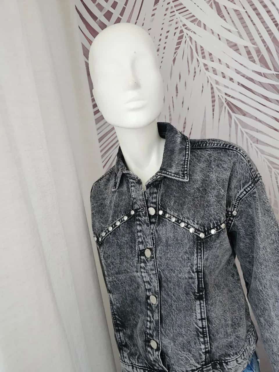 Ormar.app | sajt za prodaju garderobe | 🖤 Nova ZARA teksas jaknica sa nitnama 🧥 