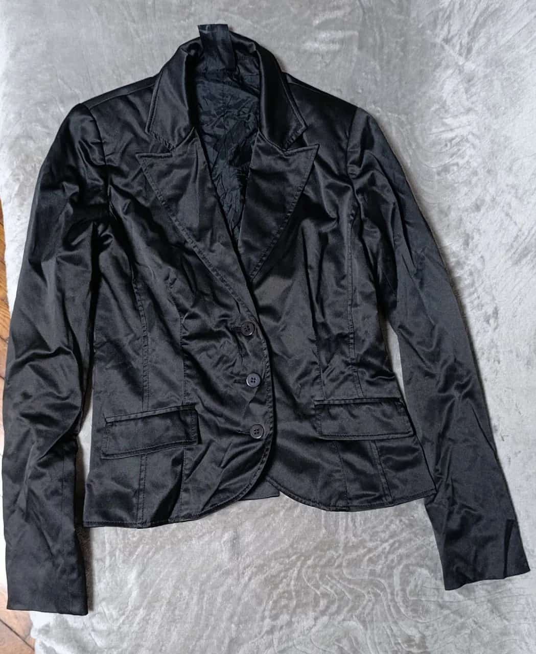 Ormar.app | sajt za prodaju garderobe | Crni elegantni sako