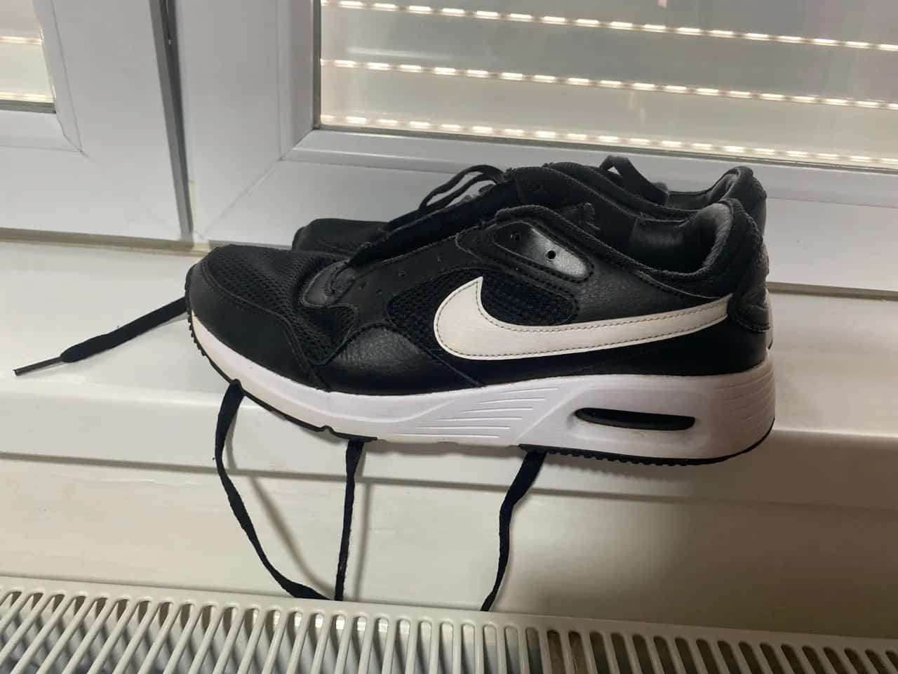 Ormar.app | sajt za prodaju garderobe | crne nike patike muske