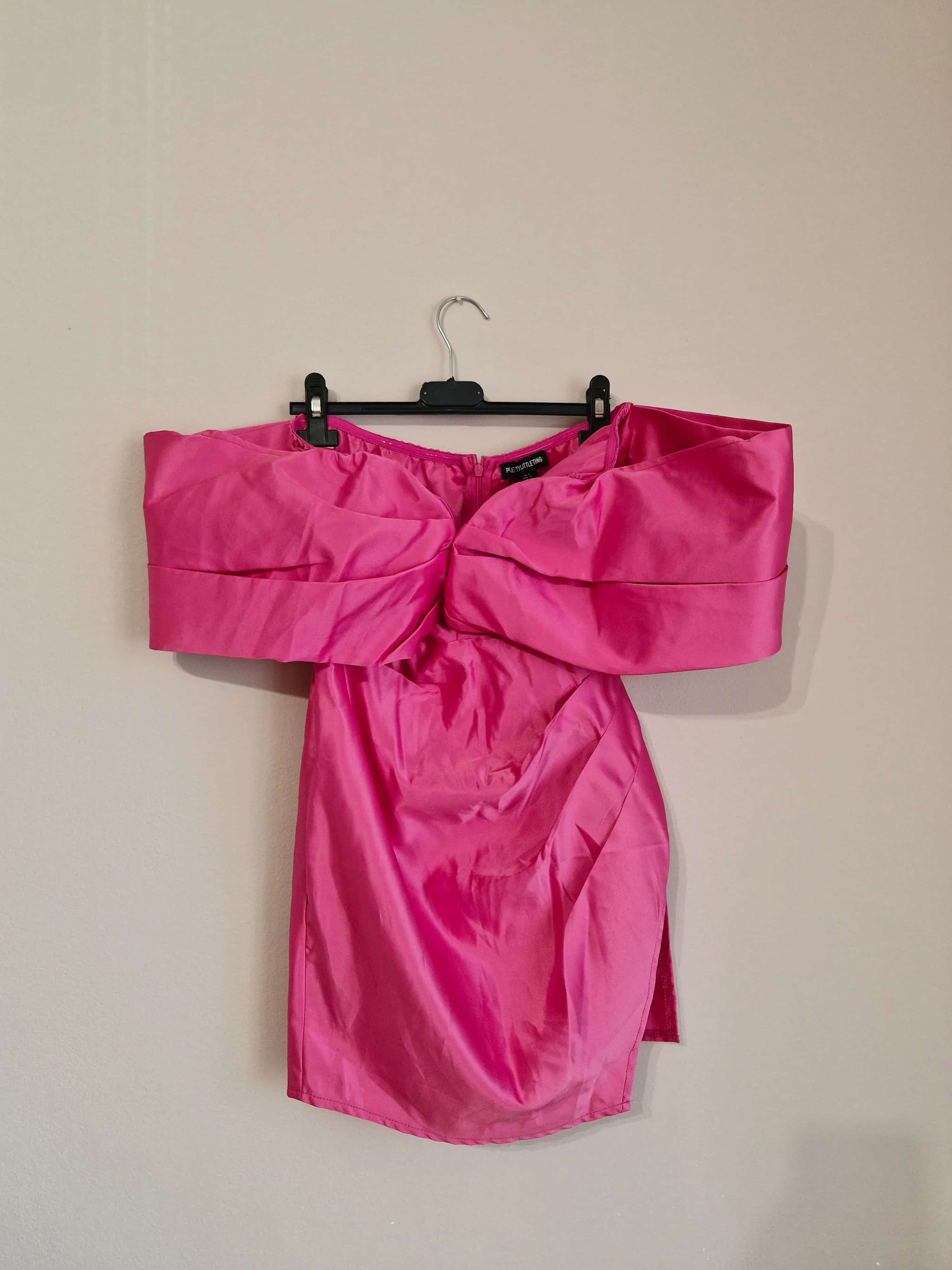 Ormar.app | sajt za prodaju garderobe | Kratka satenska haljina Pretty Litlle Thing