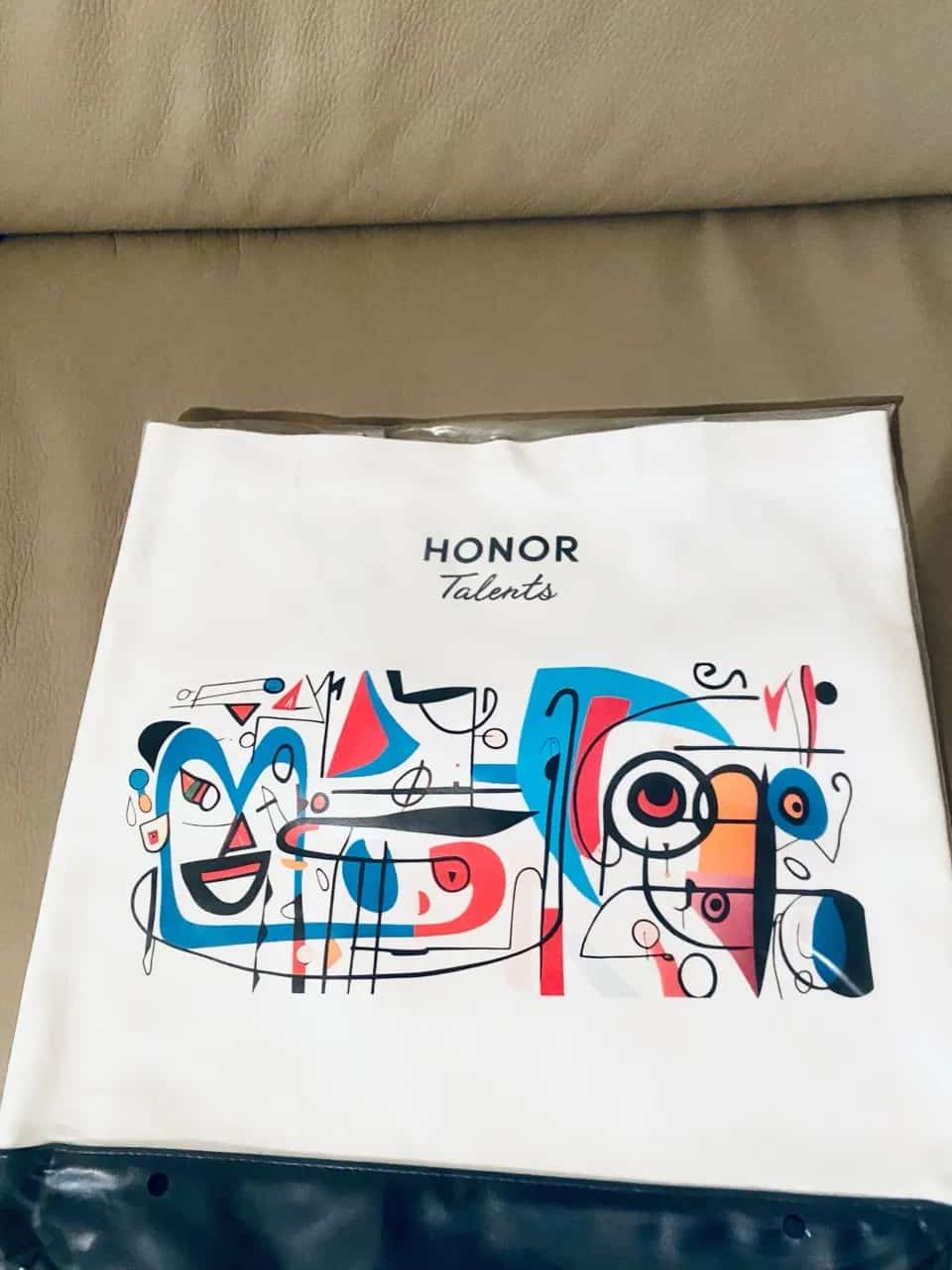 Ormar.app | sajt za prodaju garderobe | NOVO✨Honor torba zapakovana🩵✨🧡