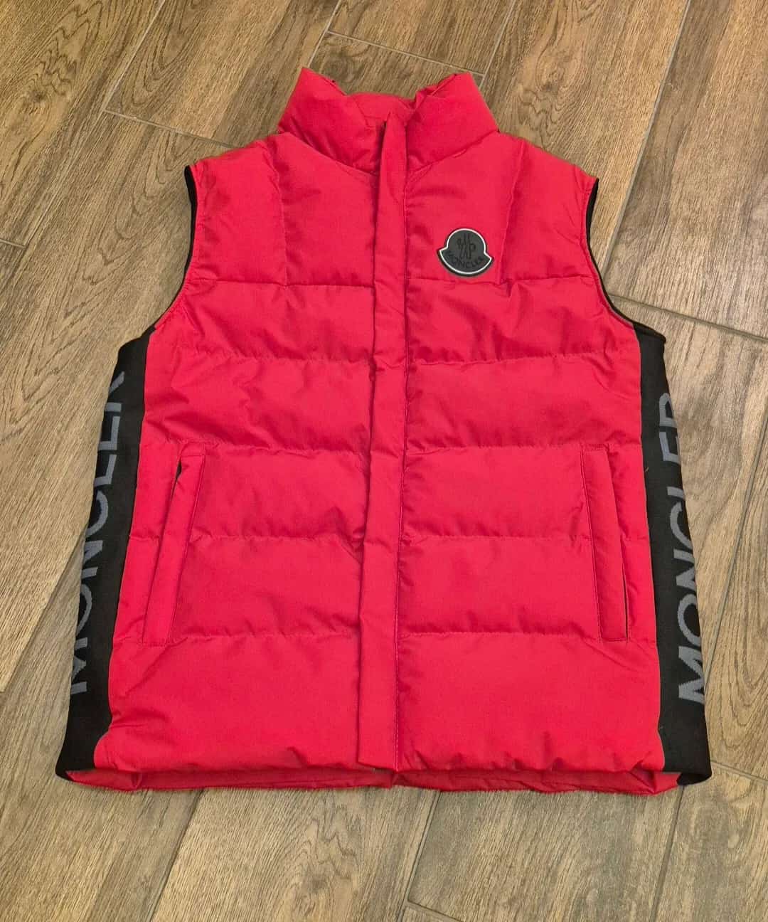 Ormar.app | sajt za prodaju garderobe | MONCLER prsluk