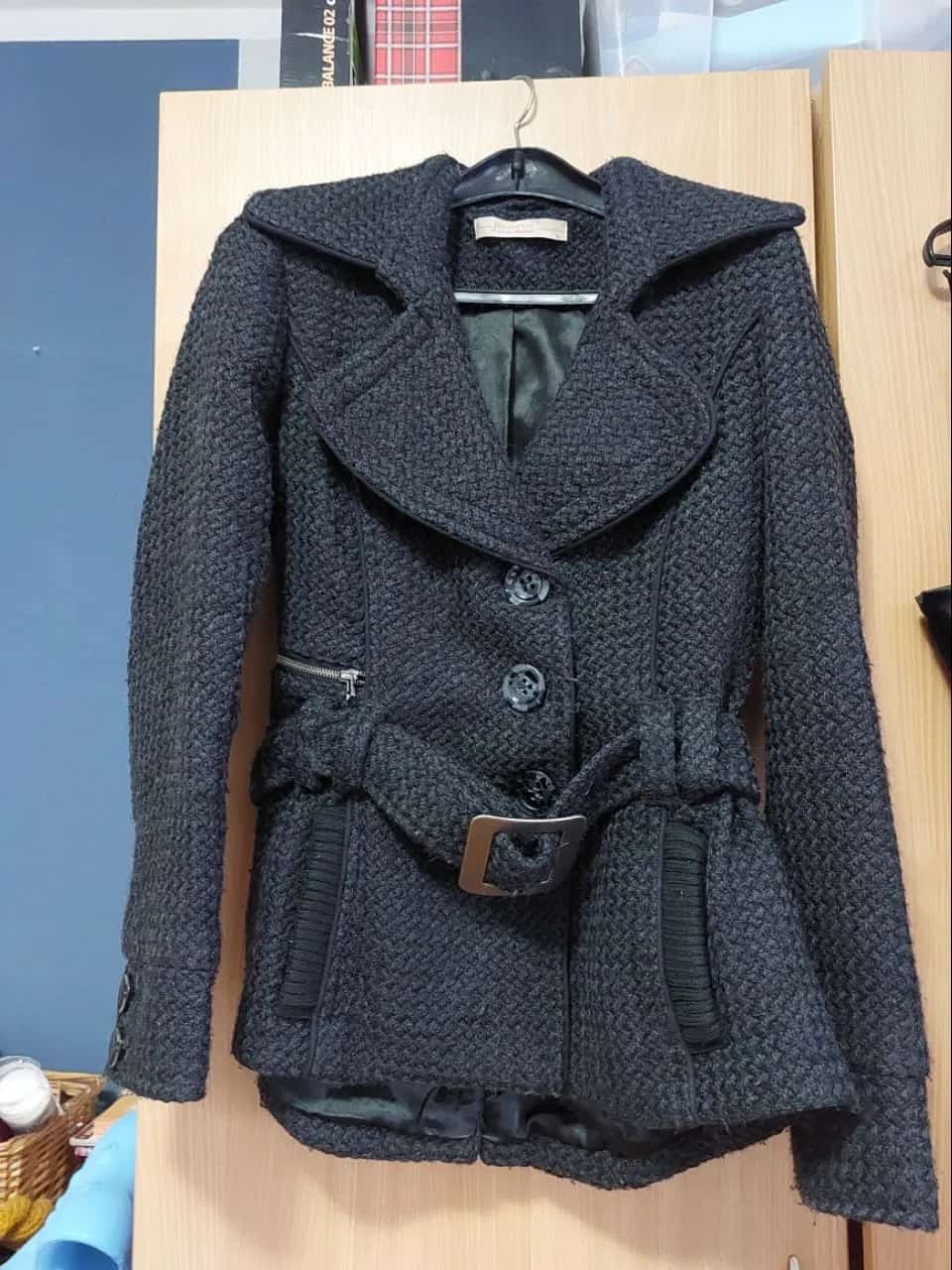 Ormar.app | sajt za prodaju garderobe | sivi kaput