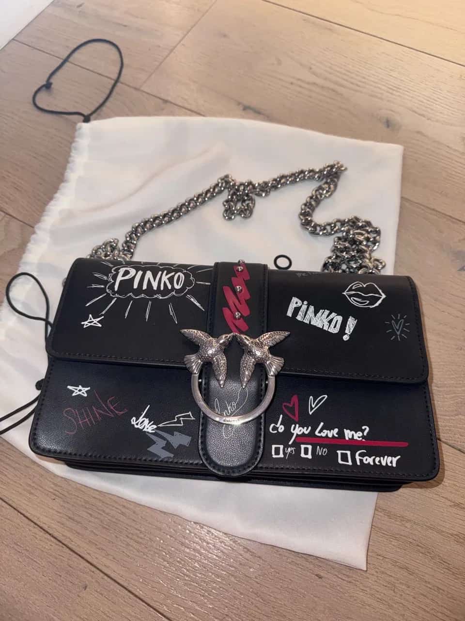 Ormar.app | sajt za prodaju garderobe | Original PINKO Grafiti Limited Edition torba sa pakovanjem