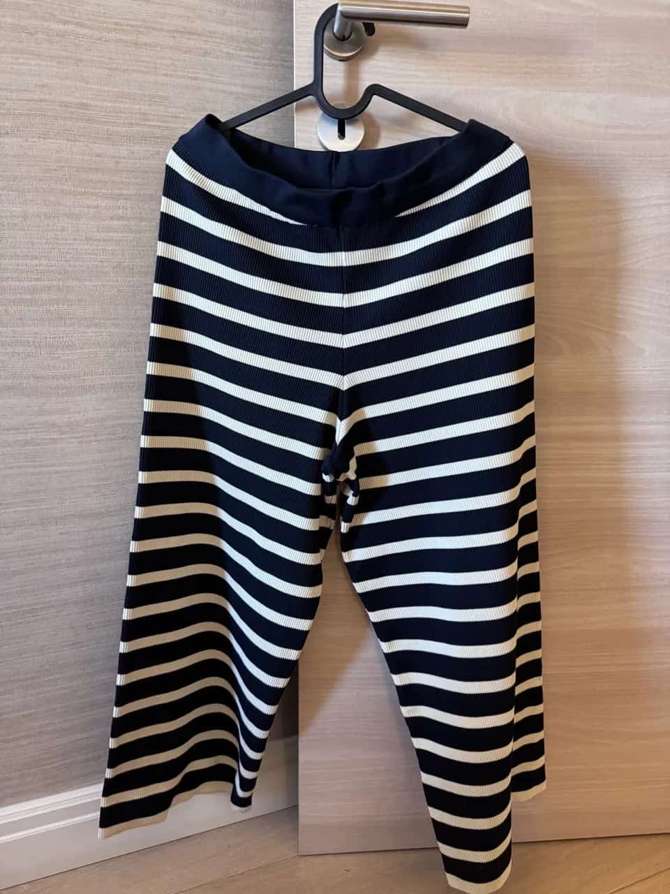 Ormar.app | sajt za prodaju garderobe | NOVO ZARA preudoban pleteni komplet na pruge