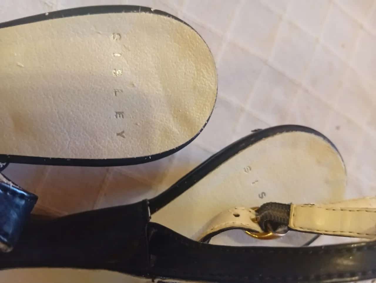 Ormar.app | sajt za prodaju garderobe | Sisley kozne sandale