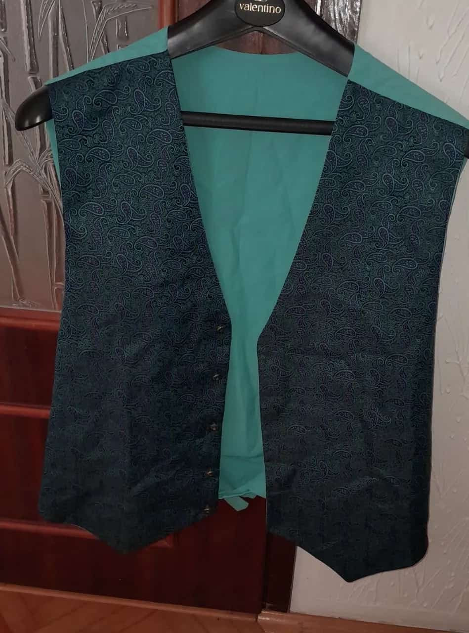 Ormar.app | sajt za prodaju garderobe | Muški prsluk