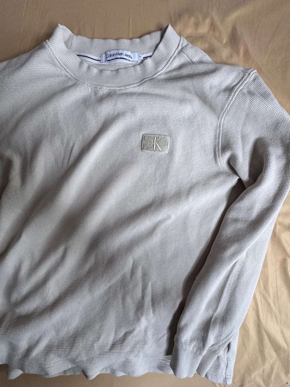 Ormar.app | sajt za prodaju garderobe | Calvin Klein Jeans duks / majica, veličina XL
