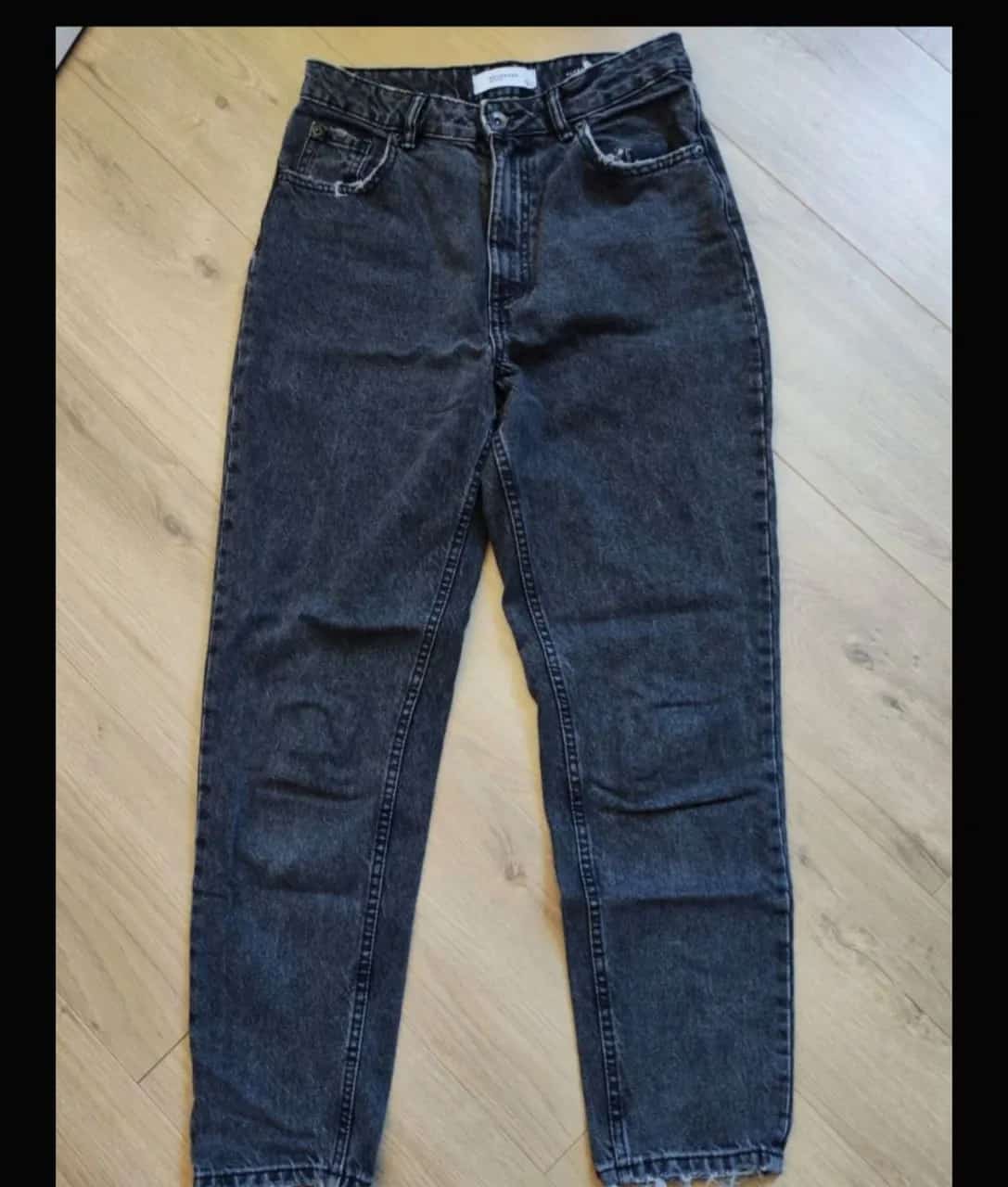 Ormar.app | sajt za prodaju garderobe | Reserved crne Mom jeans