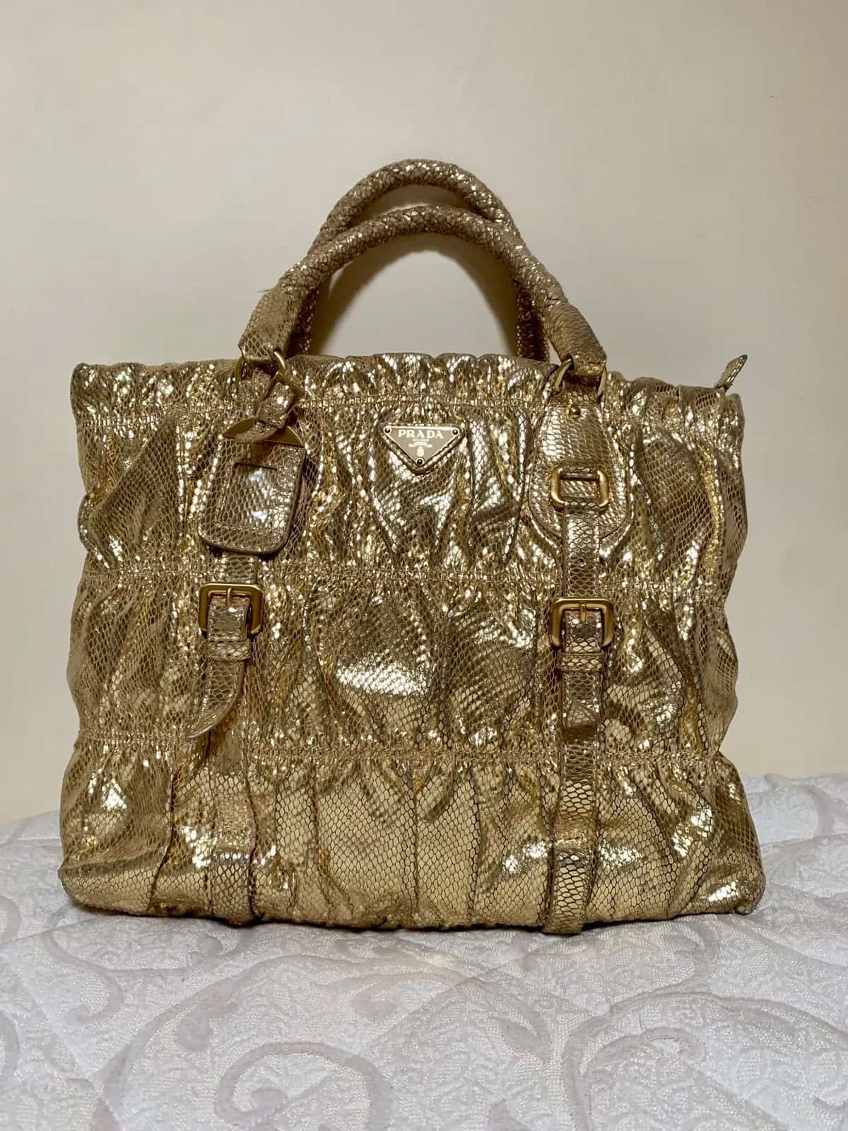 Ormar.app | sajt za prodaju garderobe | Prada tasna