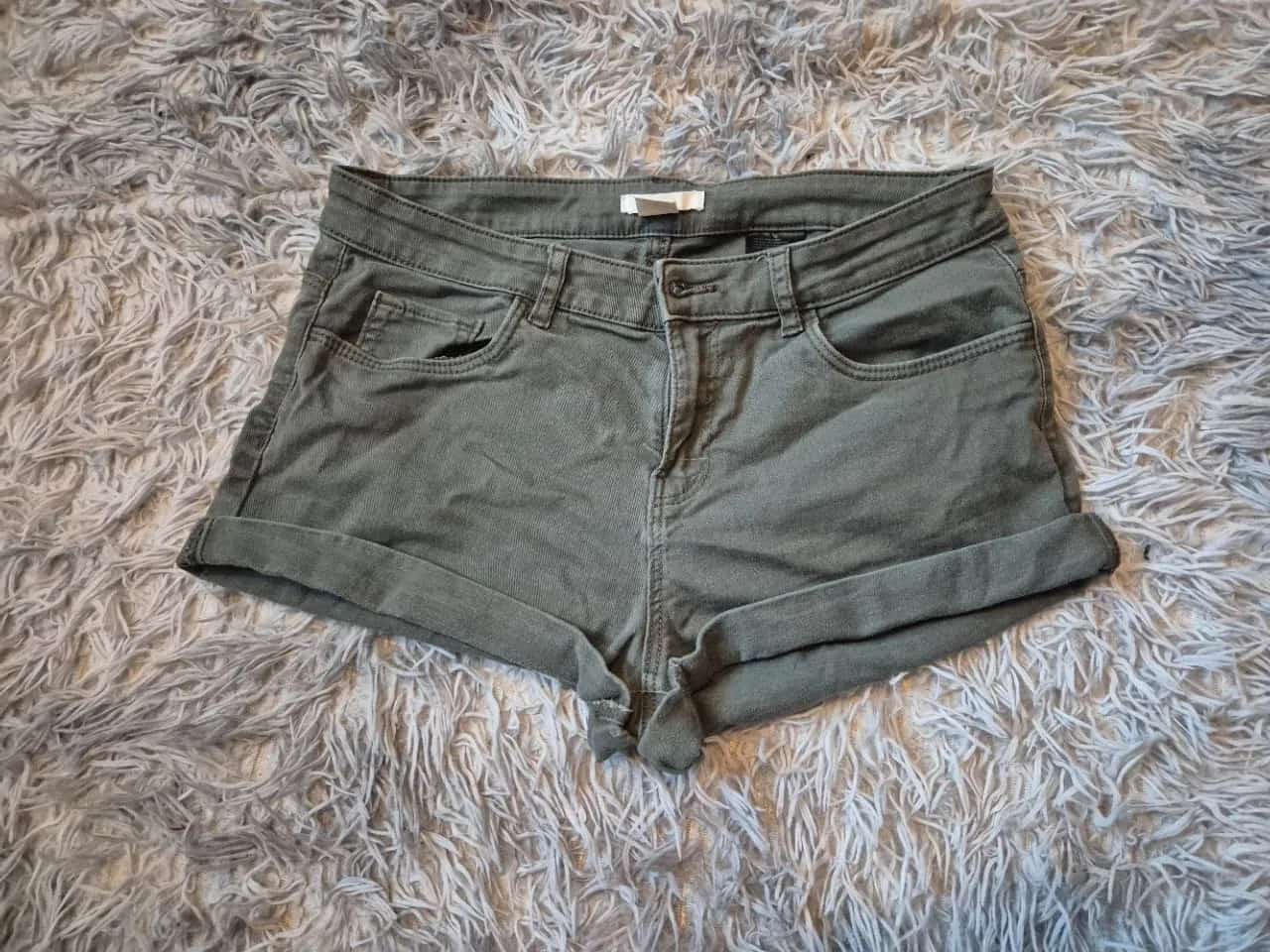 Ormar.app | sajt za prodaju garderobe | 😝Brutalan maslinasto zeleni šorts