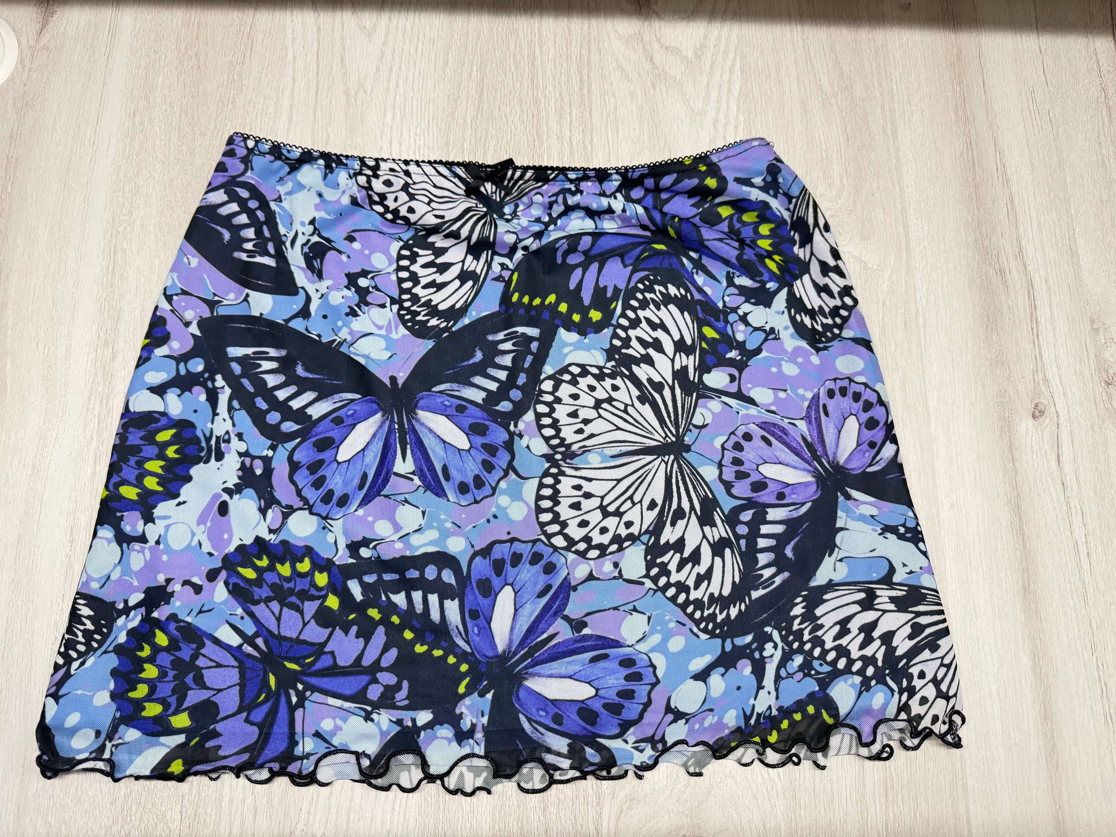 Ormar.app | sajt za prodaju garderobe | Urban Outfitters suknja